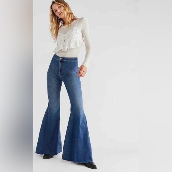 NWT Free People We The Free Just Float On Flare Denim Bell Bottom Jeans 25 - Picture 3 of 16
